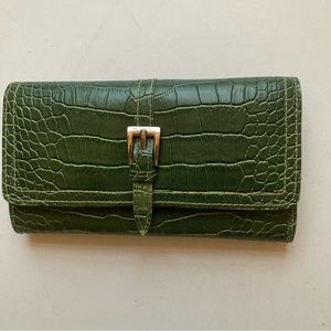 Button green embossed Alligator look wallet